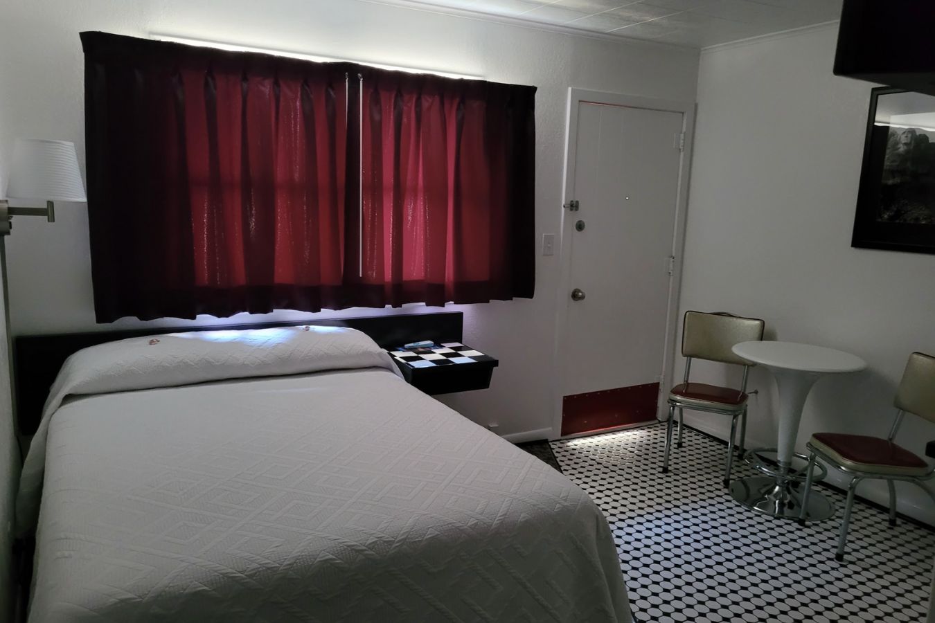 2 Bed with Kitchenette - Non-Smoking