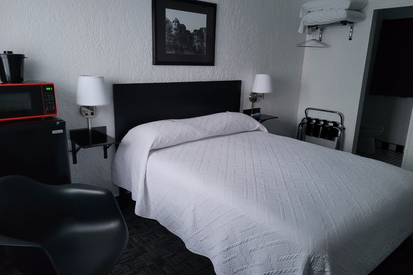 1 Queen Bed with Shower Only - Non-Smoking