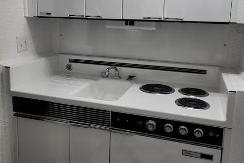 king_suite_kitchenette