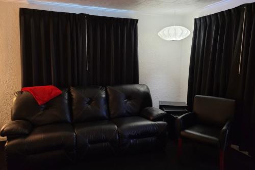 king_suite_living_room